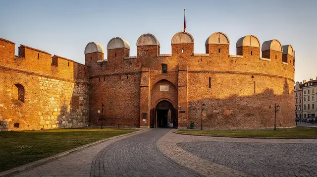 Kraków's Barbican and city walls guide — Explore Kraków's Gothic Barbican and medieval city walls — the best-preserved no