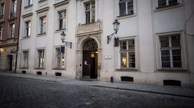 Czartoryski Museum and Lady with an Ermine: visitor guide — Visit the Czartoryski Museum in Kraków to see Leonardo da Vinci's Lady with an E