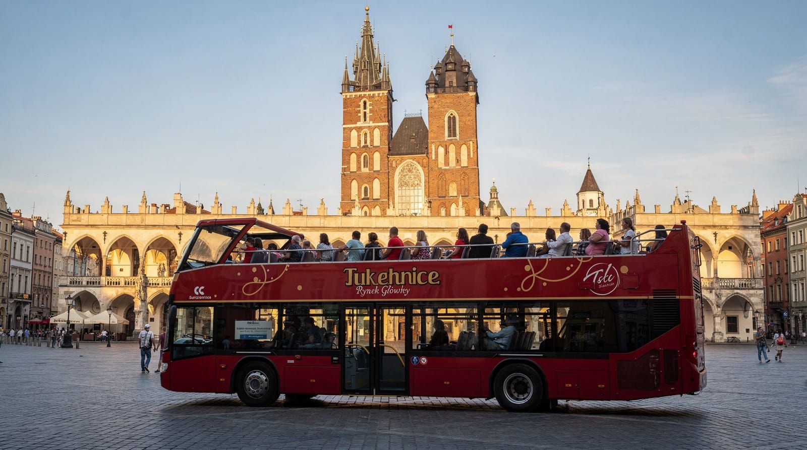 Hop-on hop-off bus in Kraków: honest guide to the HoHo tour