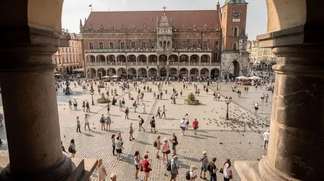 Kraków overtourism and responsible travel: what visitors should know — Kraków gets 15 million visitors a year. An honest look at overtourism's impact, 