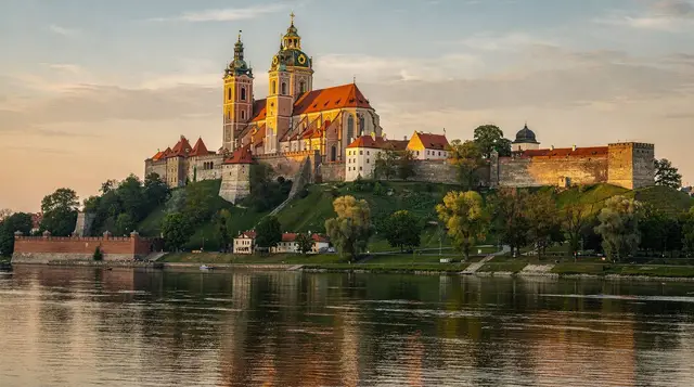 Polish history for visitors: a practical timeline from Piast to Solidarity — A practical Polish history timeline for Kraków visitors — from medieval kingdom 