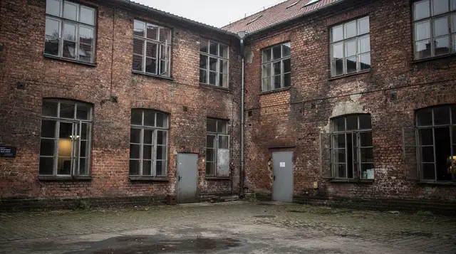 Krakow: Schindler Factory tour with entrance ticket