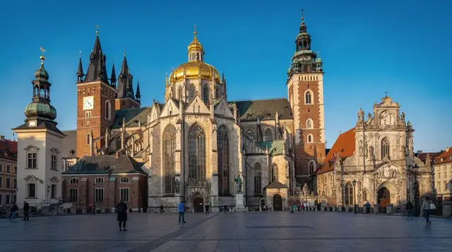 Wawel Cathedral guide: tombs, chapels & the Sigismund Bell — Visit Wawel Royal Cathedral in Kraków — royal tombs, the gold-domed Sigismund Ch